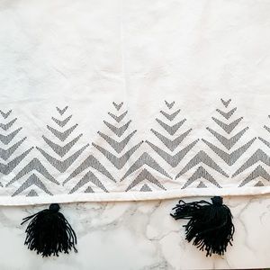 Dwell studio zebra themed crib skirt. Black Pompom. Unisex. EUC